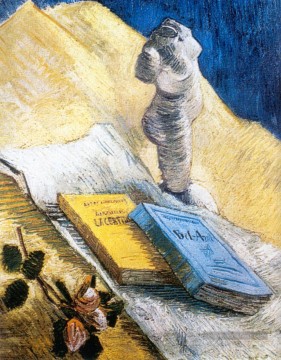  vincent peintre - Nature morte avec statuette en plâtre une rose et deux romans Vincent van Gogh